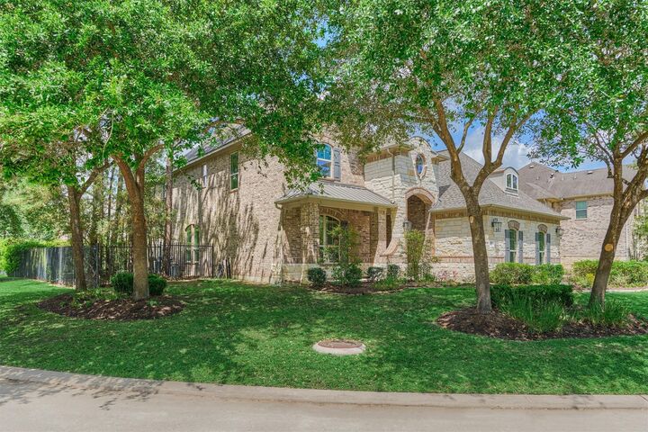 Property Photo:  87 S Veilwood Circle  TX 77382 