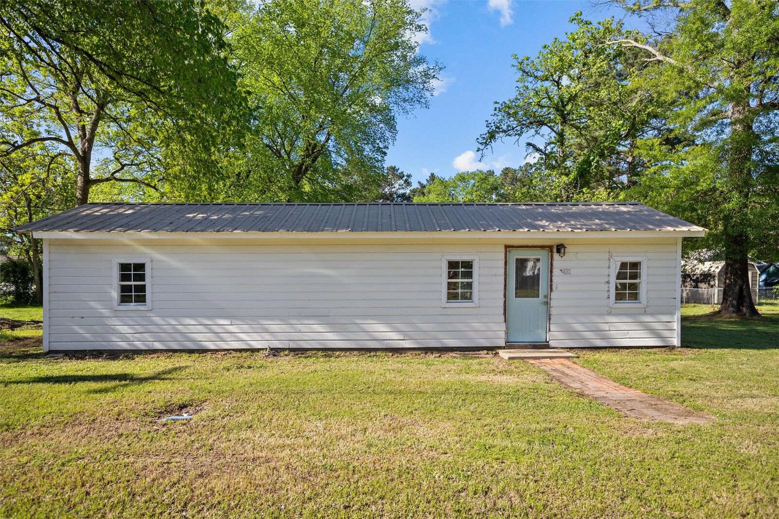 Property Photo:  113 W Linn Street  TX 75949 