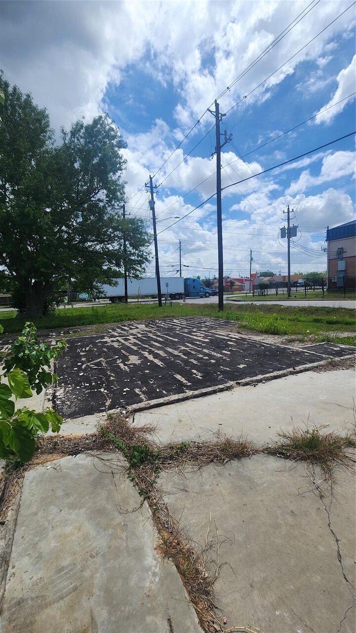 Property Photo:  8725 Talton Street  TX 77028 