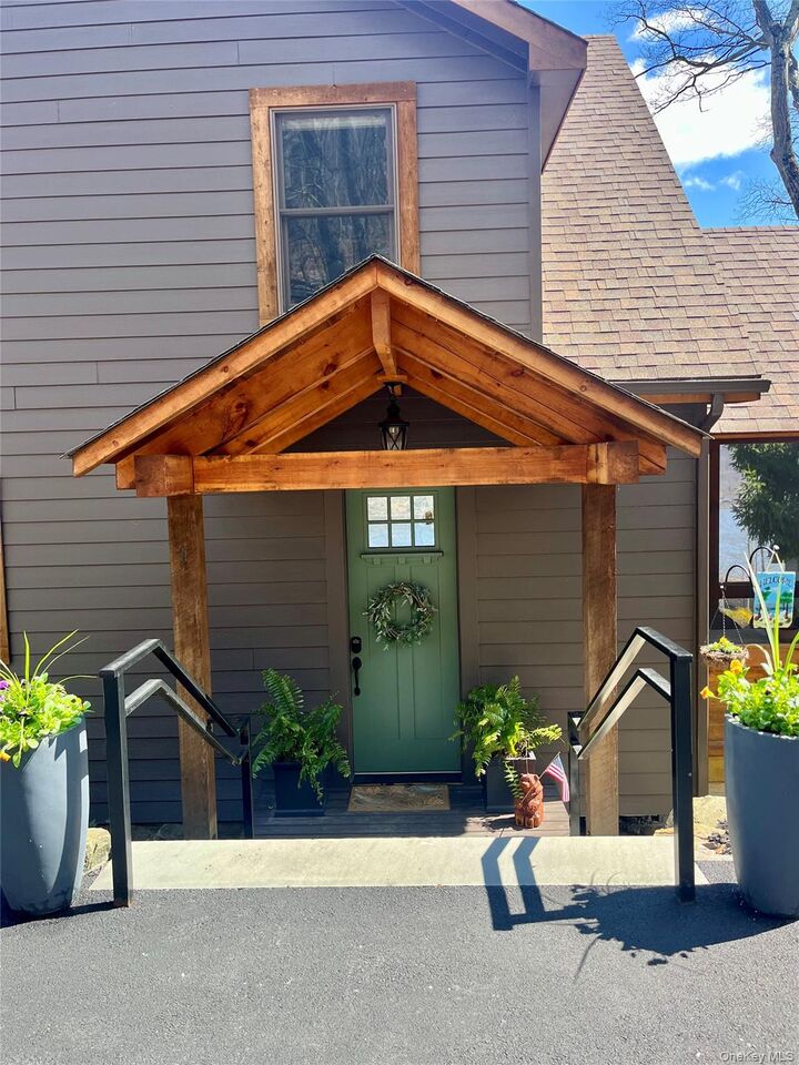 Property Photo:  1 Deer Trail S  NY 10925 