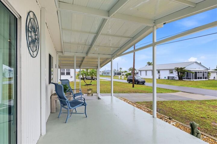 Property Photo:  240 Via De Luna  FL 34224 