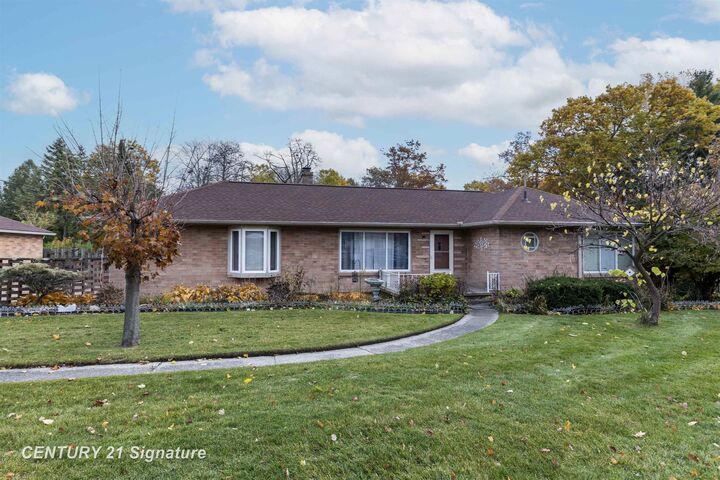 Property Photo:  103 Lincoln Drive  MI 48706 