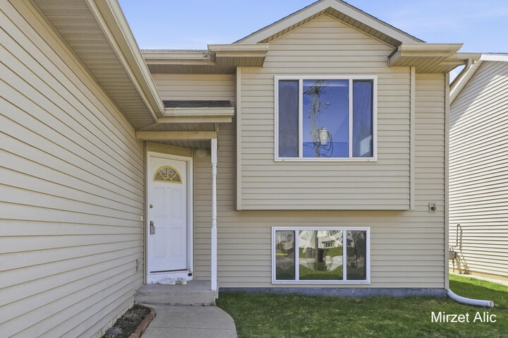 Property Photo:  300 Regent Street SE  MI 49548 