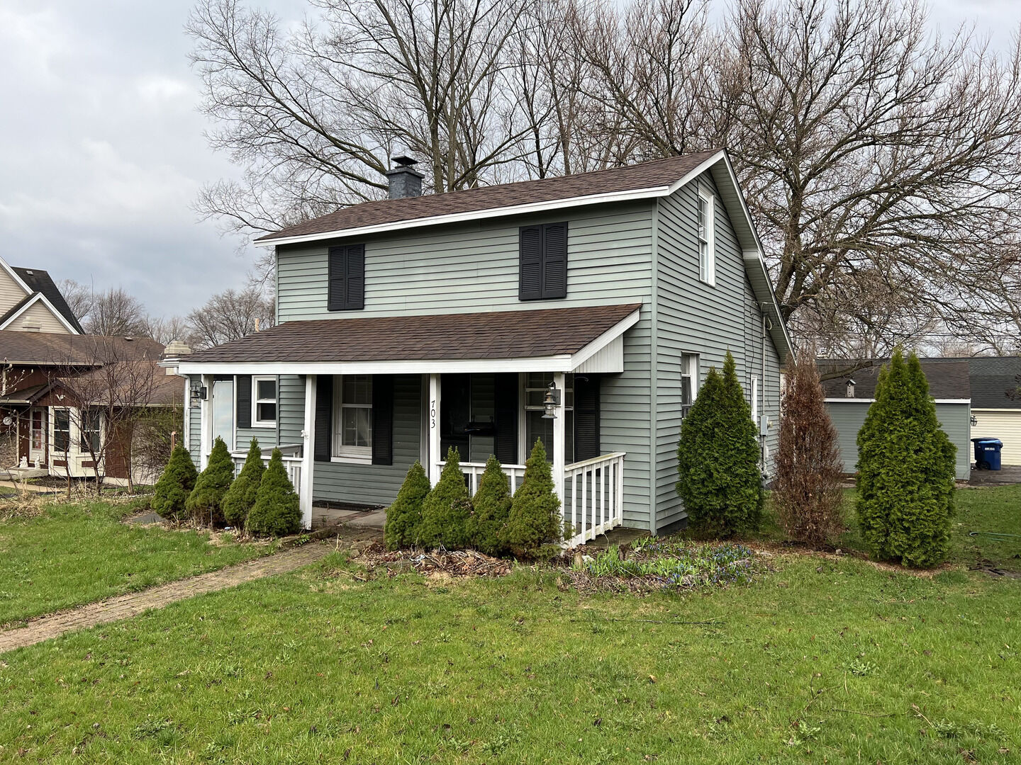 Property Photo:  703 S 7th Avenue  IL 60174 