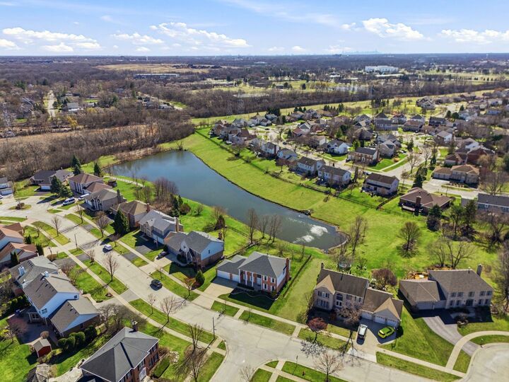 Property Photo: 681 Castlerea Lane IL 60016