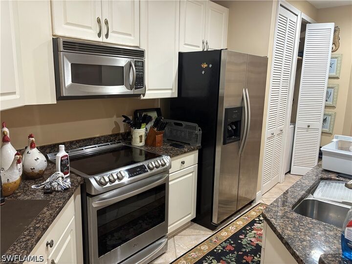 Property Photo:  1390 Sweetwater Cove 203  FL 34110 