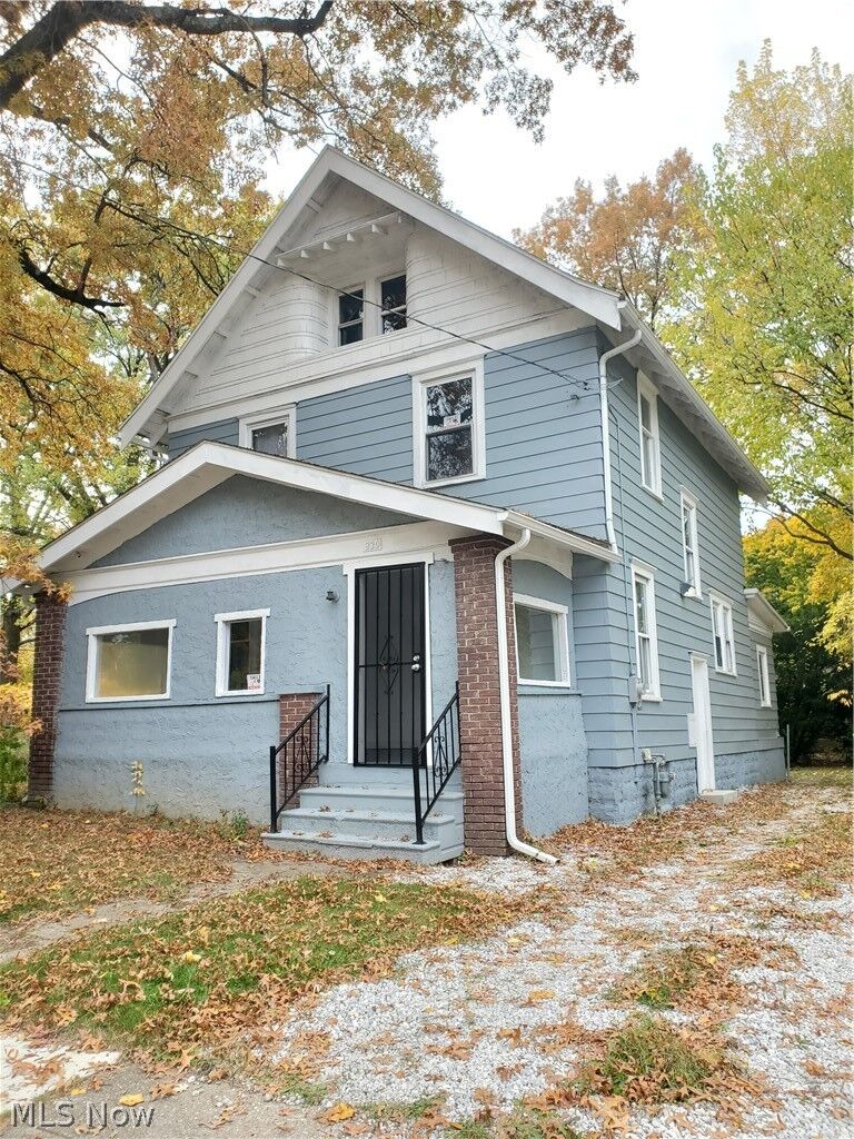 Property Photo:  830 Sumner Street  OH 44311 