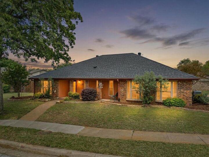 Property Photo:  2801 Meadow Creek  TX 76021 