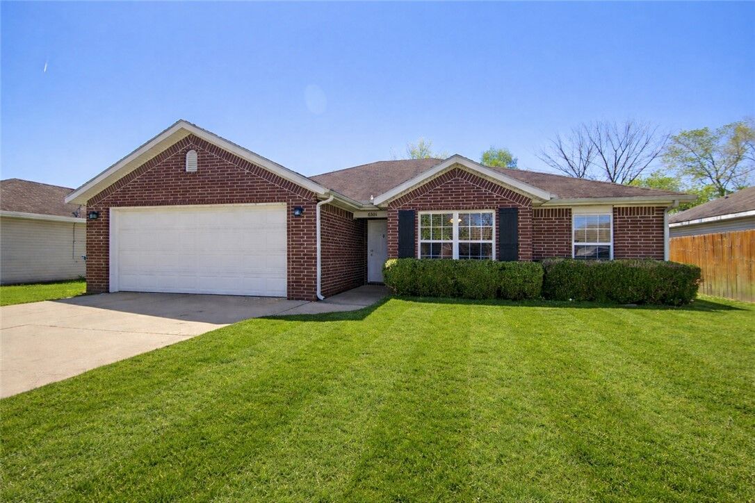 Property Photo:  6301 SW Meadow Well Avenue  AR 72713 