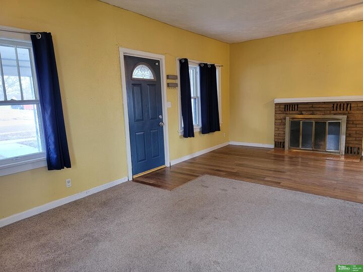 Property Photo:  1121 N East Avenue  NE 68467 