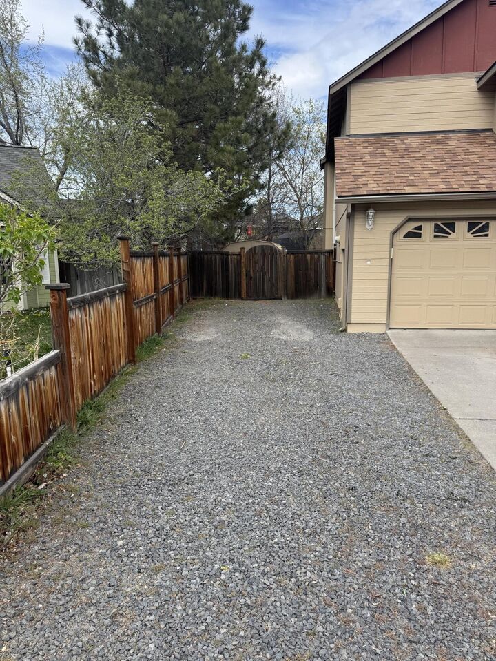 Property Photo:  2014 NE Taylor Court  OR 97701 