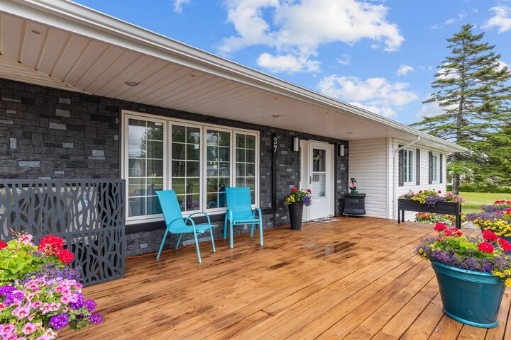 37 Lady Slipper Drive North — photo 1