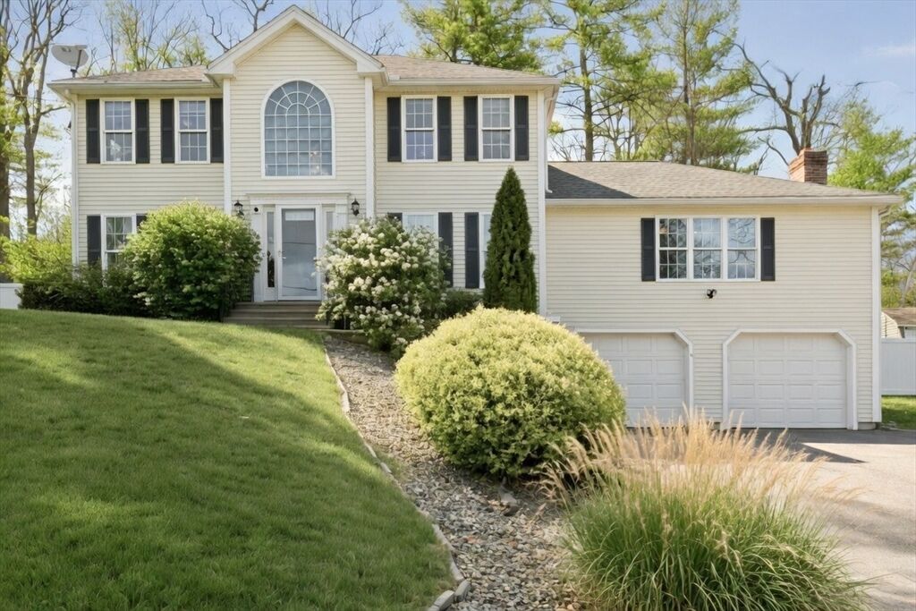 Property Photo:  164 Wachusett St  MA 01520 