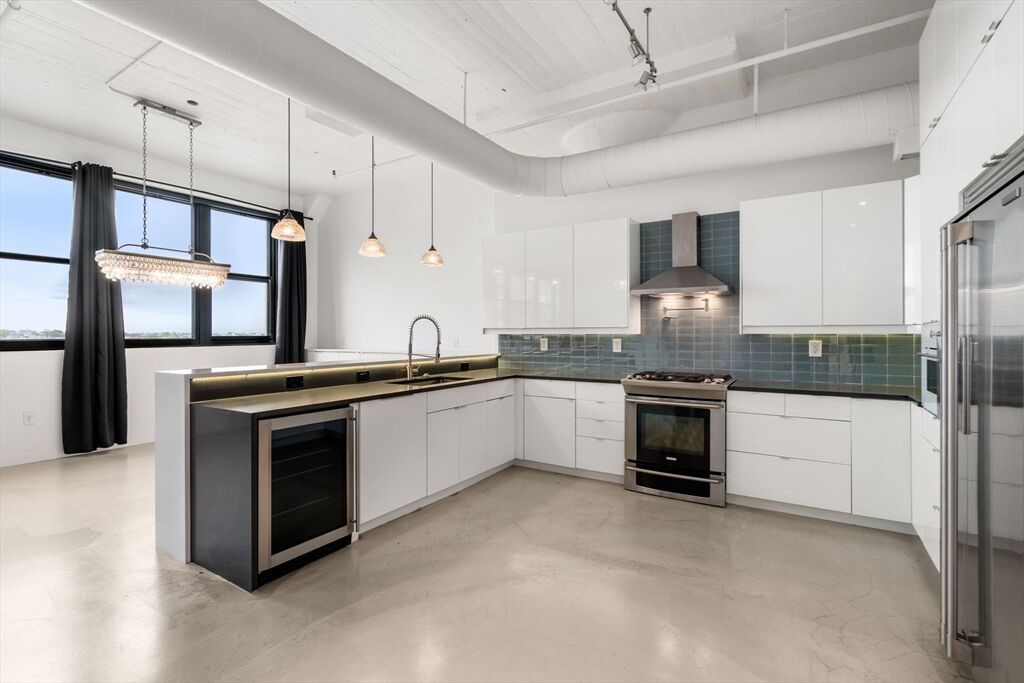 Property Photo: 437 D Street 6C MA 02210
