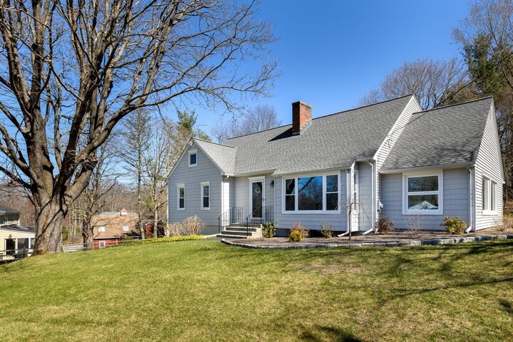 Property Photo: 14 Wyndhurst Dr MA 01520