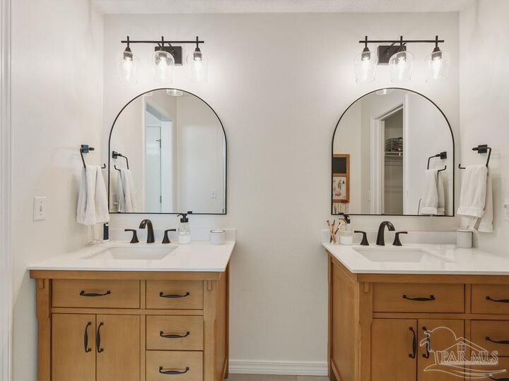 Property Photo:  446 Sandy Ridge Cir  FL 32569 