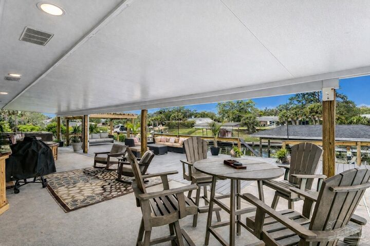 Property Photo:  1047 Aquamarine Dr  FL 32563 
