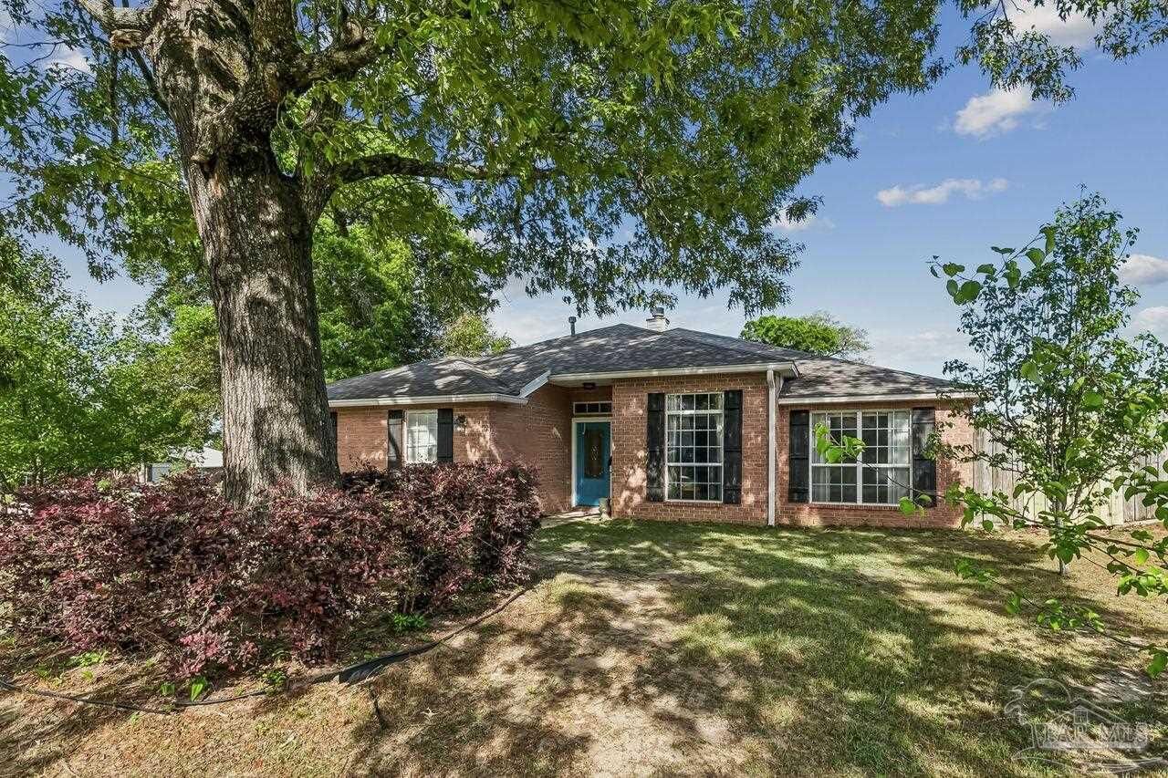 Property Photo:  3104 Lost Creek Dr  FL 32533 