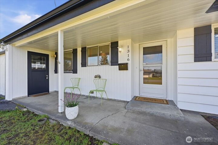 Property Photo: 1316 G Street SE WA 98002
