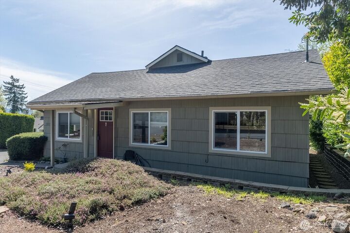 Property Photo:  3805  Pacific Way  WA 98632 