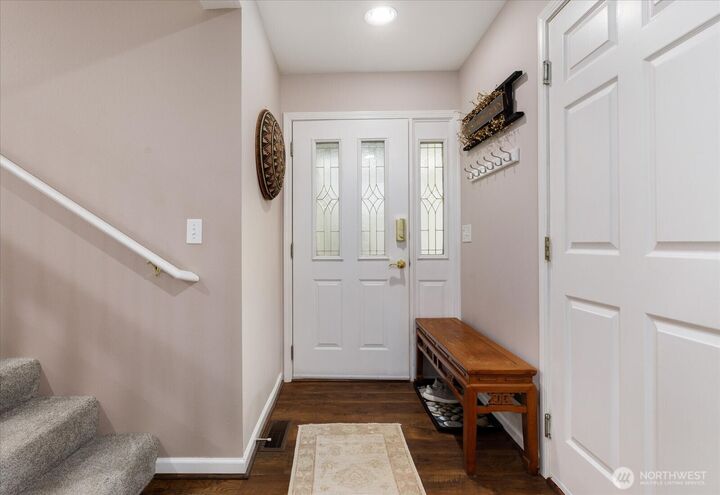 Property Photo: 2418 James Place 402 WA 98260