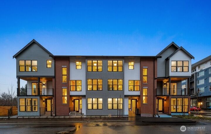 Property Photo:  687 NW Locust St (Homesite #13)  WA 98027 