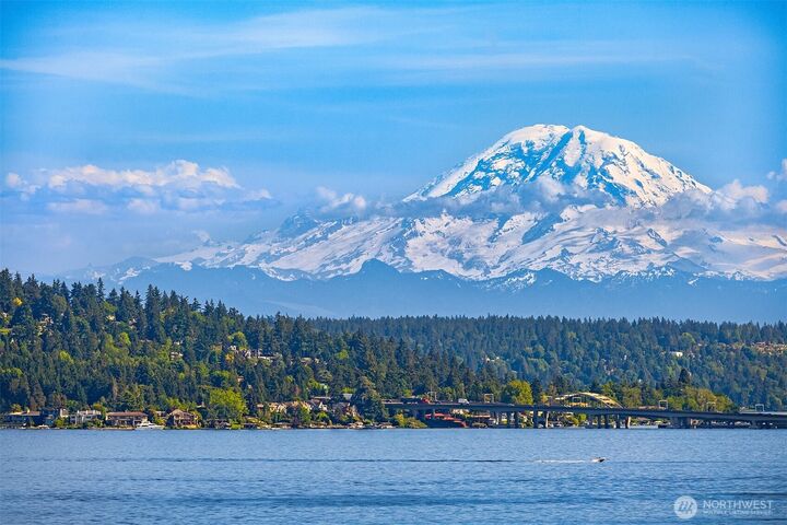 Property Photo: 1027 McGilvra Boulevard E WA 98112