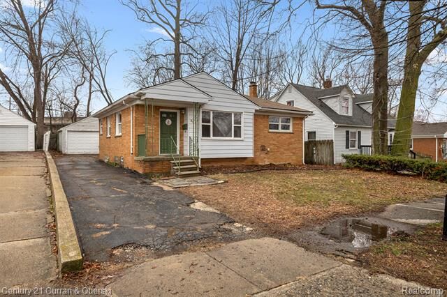 Property Photo:  304 Draper Avenue  MI 48341 