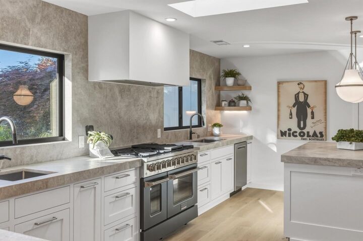 Property Photo:  430 San Domingo Way  CA 94022 