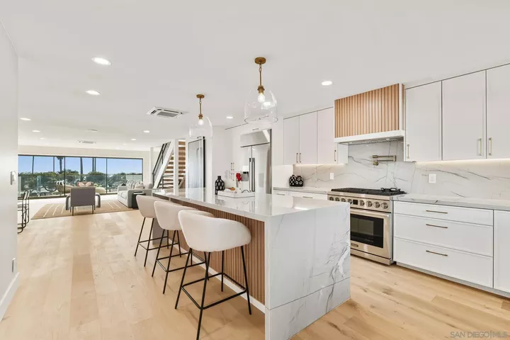 Property Photo: 2623 Ocean Front Walk CA 92109