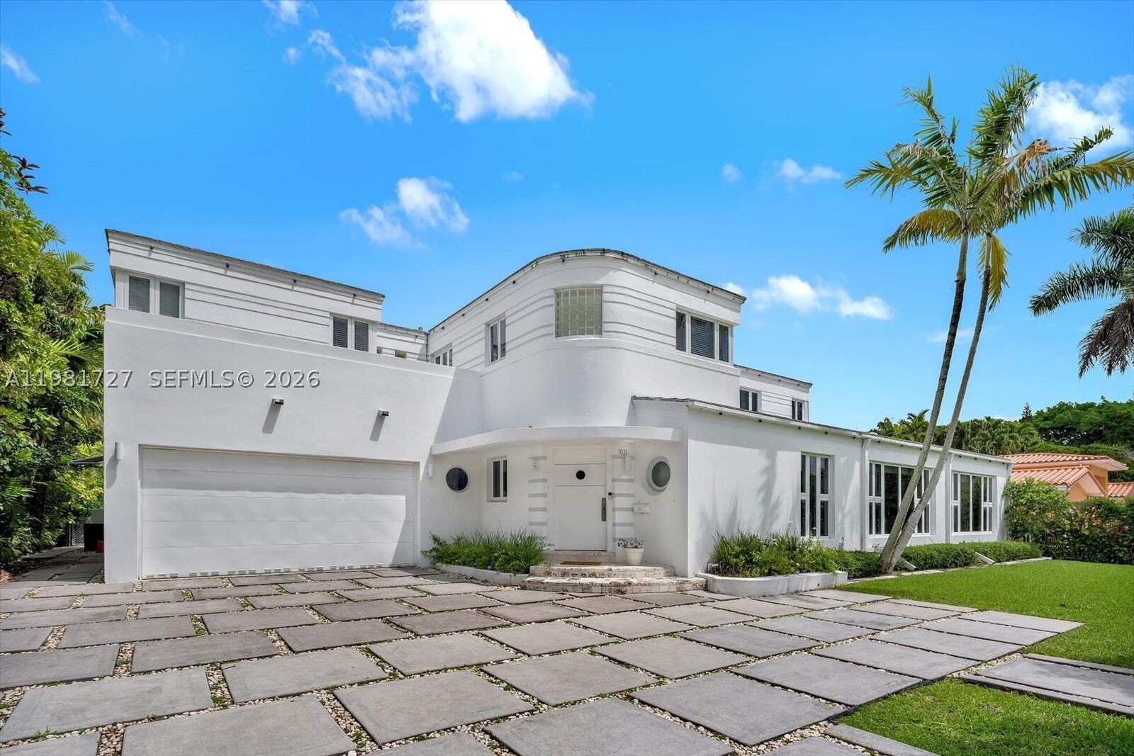 Property Photo: 1021 N Greenway Dr FL 33134