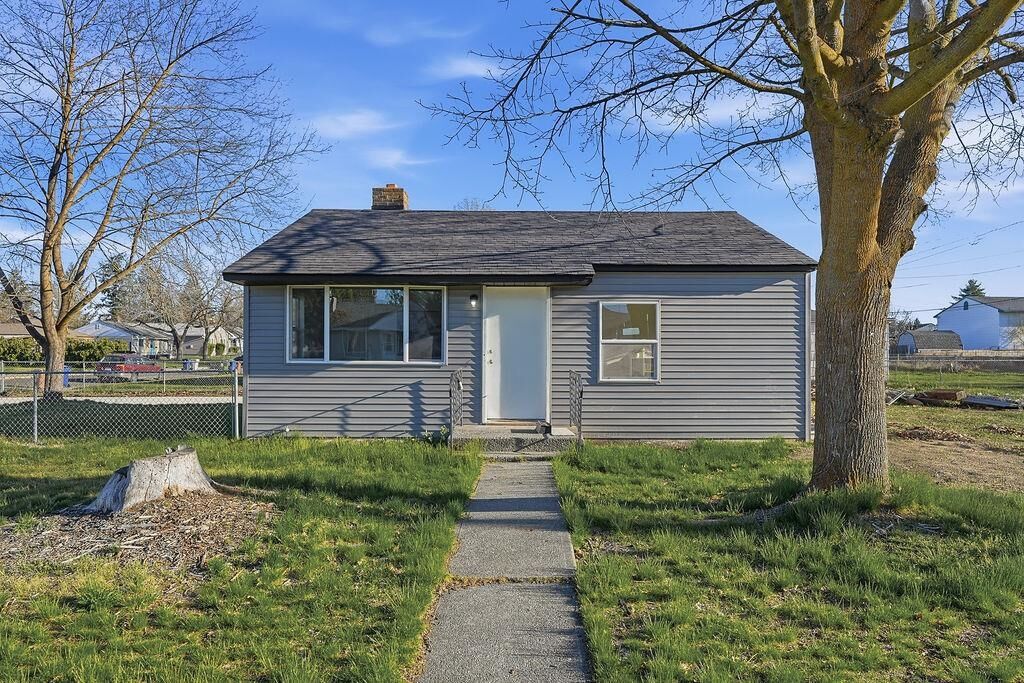 Property Photo:  2486 W Rowan Ave  WA 99205 