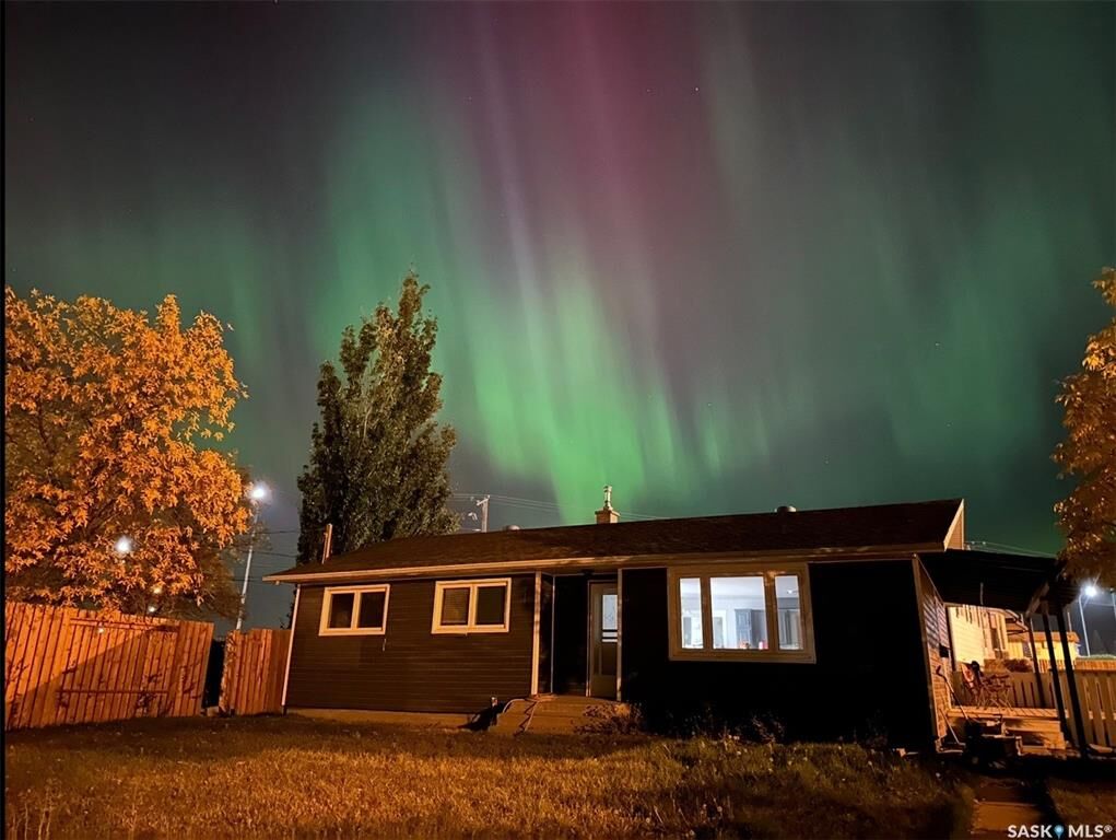 Property Photo: 801 Lorne Street W SK S9H 0J8