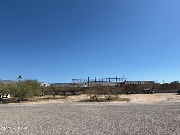 Property Photo: 513 W Wetmore Road 9 AZ 85705