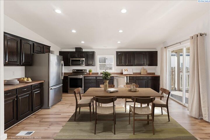 Property Photo:  6306 James St  WA 99353 