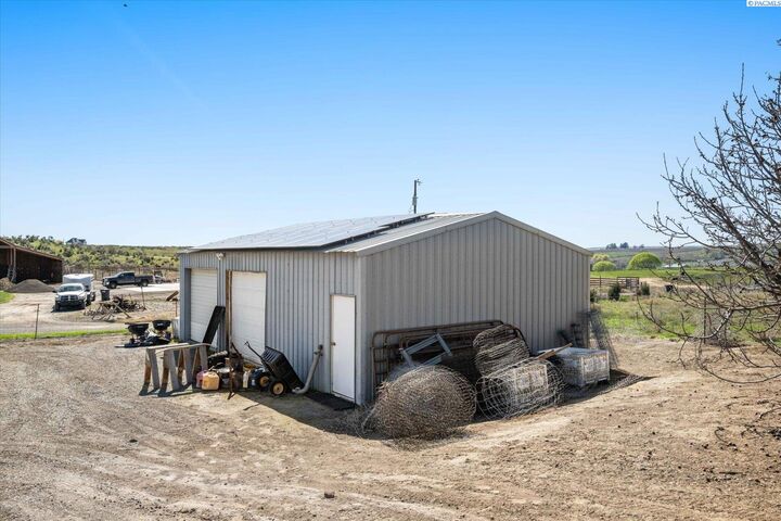 Property Photo:  700 Blanton Road  WA 99352-8840 