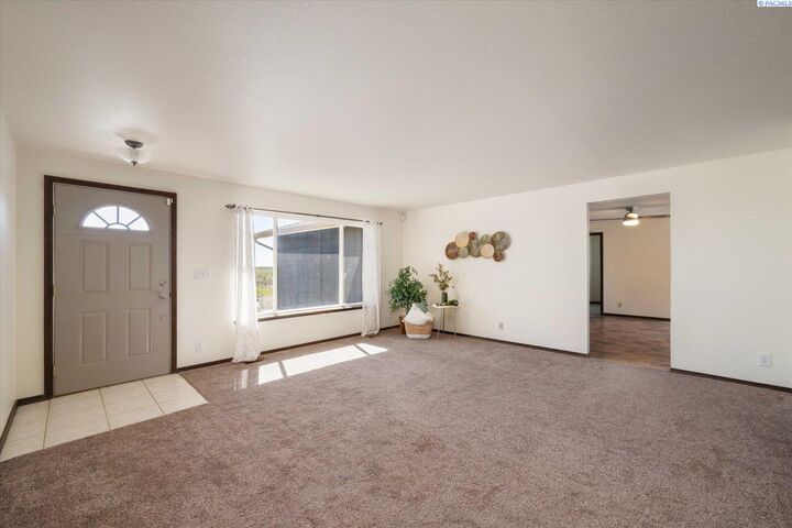 Property Photo:  700 Blanton Road  WA 99352-8840 