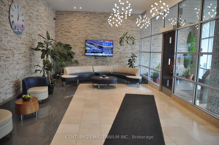 Property Photo:  3939 Duke Of York Boulevard 1405  ON L5B 4N2 