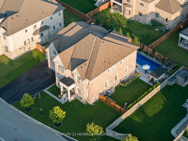 Property Photo:  43 Sir Henry Court  ON L7B 0P5 