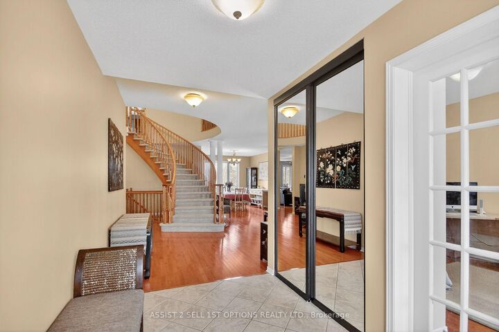Property Photo: 7 Branchwood Street ON K2G 6X9