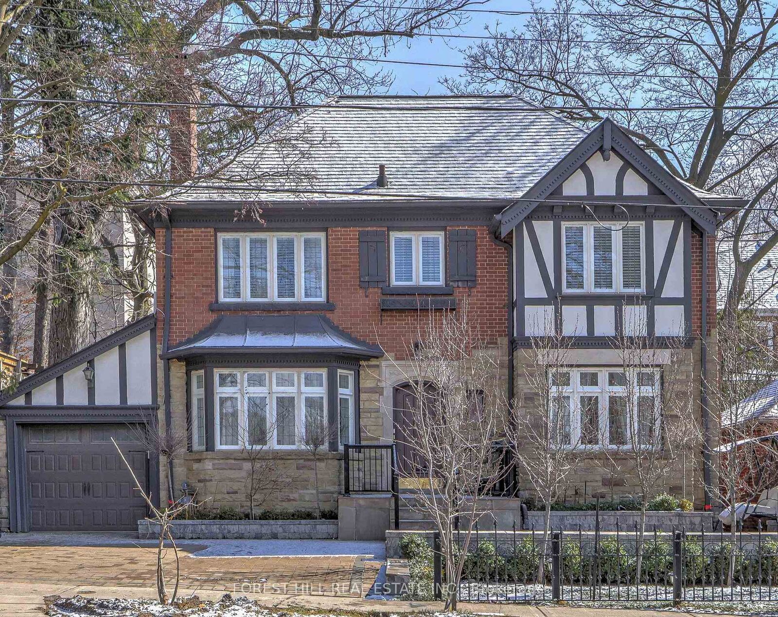 Property Photo: 607 Spadina Road ON M5P 2X1
