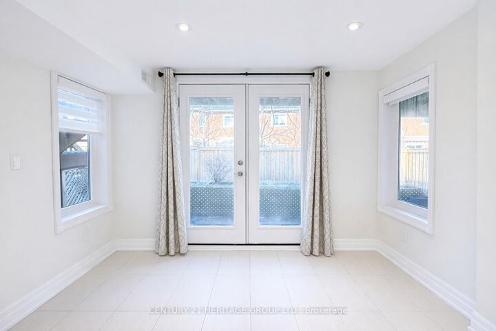 Photo de la propriété:  691 Shanahan Boulevard  ON L3X 1P8 