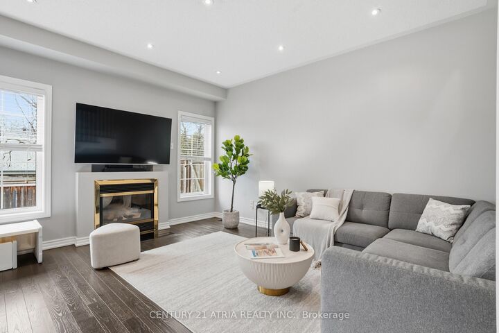 Property Photo:  72 Dovetail Drive  ON L4E 5A7 