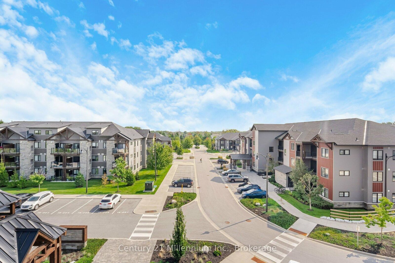 Photo de la propriété: 16 Beckwith Lane 403 ON L9Y 3B6