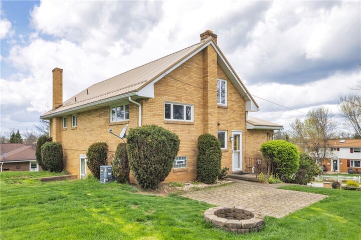 Property Photo:  105 Northumberland Dr.  PA 15642 