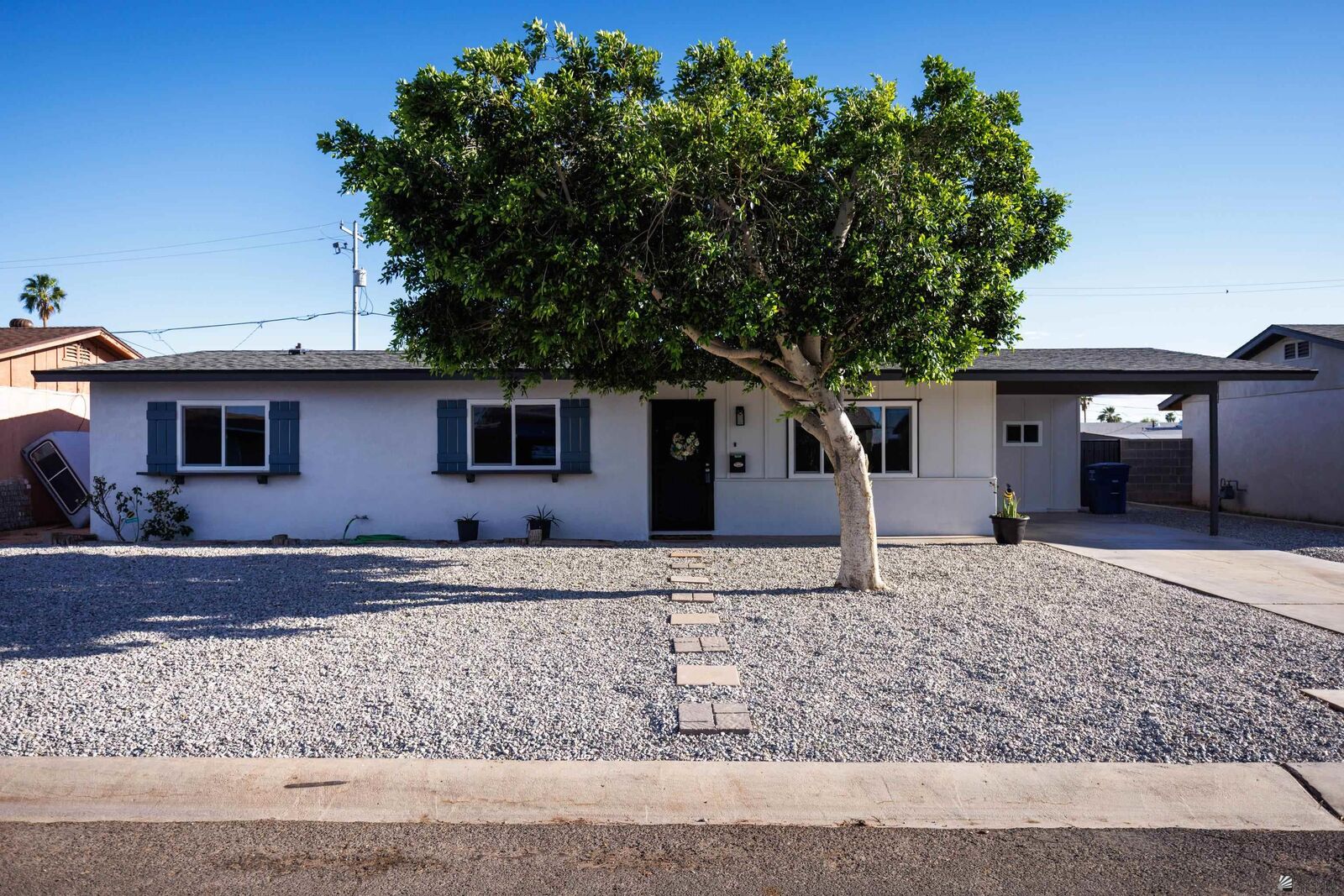 Property Photo: 1465 E 23 St AZ 85365