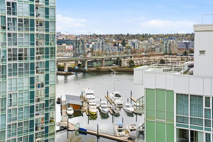 Property Photo:  193 Aquarius Mews 1808  BC V6Z 2Z2 