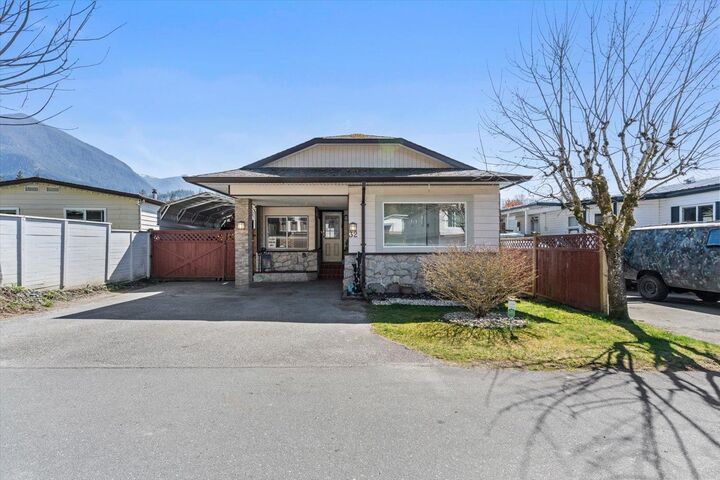 Photo de la propriété: 46511 Chilliwack Lake Road 32 BC V2R 3S3