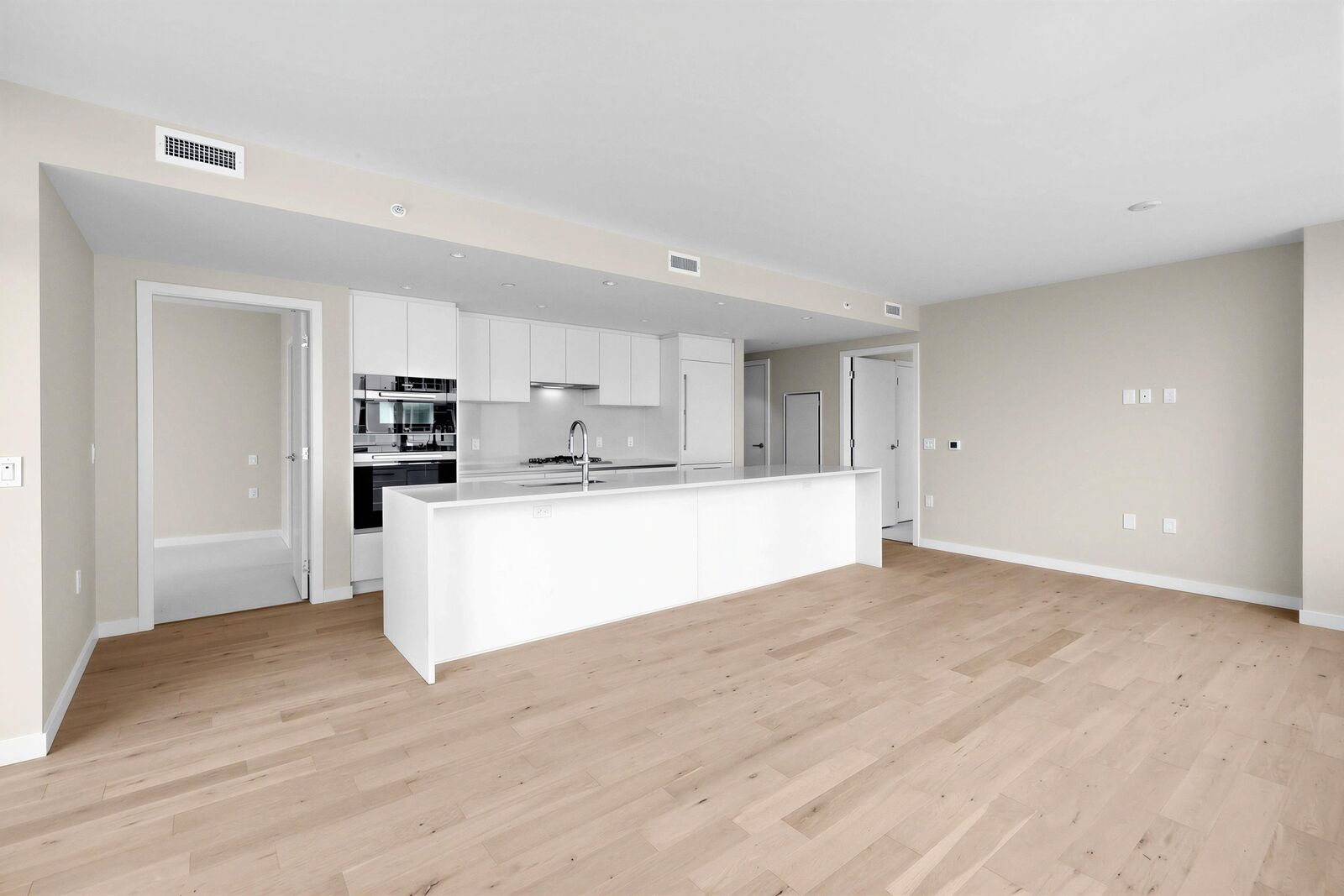 Property Photo: 485 W 42nd Avenue 803 BC V5Y 0R6