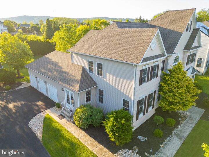 Property Photo:  3423 Courtney Dr  PA 18034 